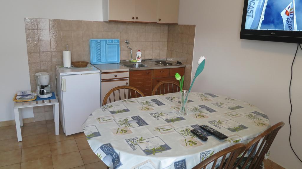 Apartment Josipa Малинська Екстер'єр фото