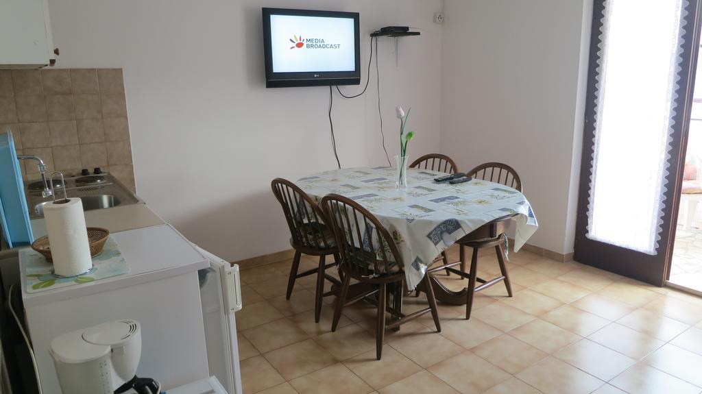 Apartment Josipa Малинська Екстер'єр фото