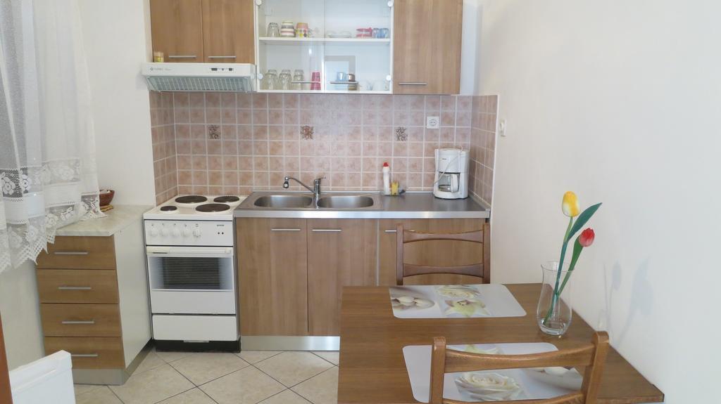 Apartment Josipa Малинська Екстер'єр фото